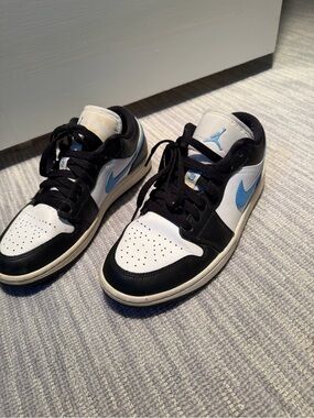 Jordan Low Top Sneakers — White / Black / Light Blue